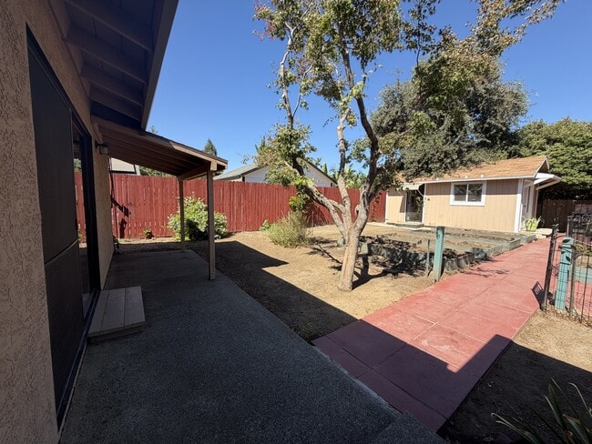 Building Photo - 113 Riverview Ct