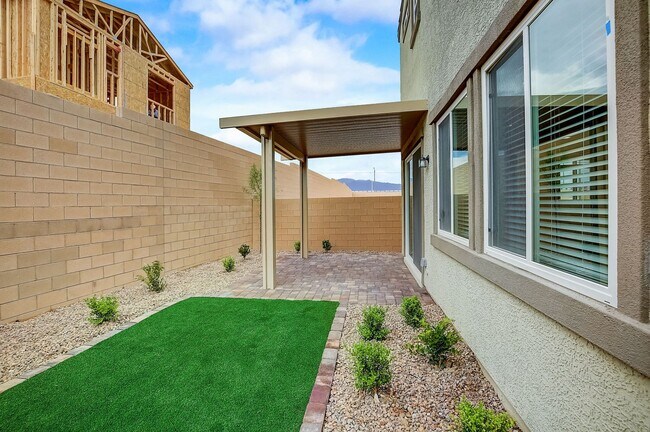 Building Photo - 10643 Enridge Ave