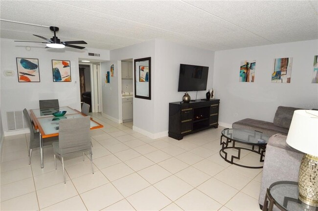 Building Photo - 12760 Indian Rocks Rd