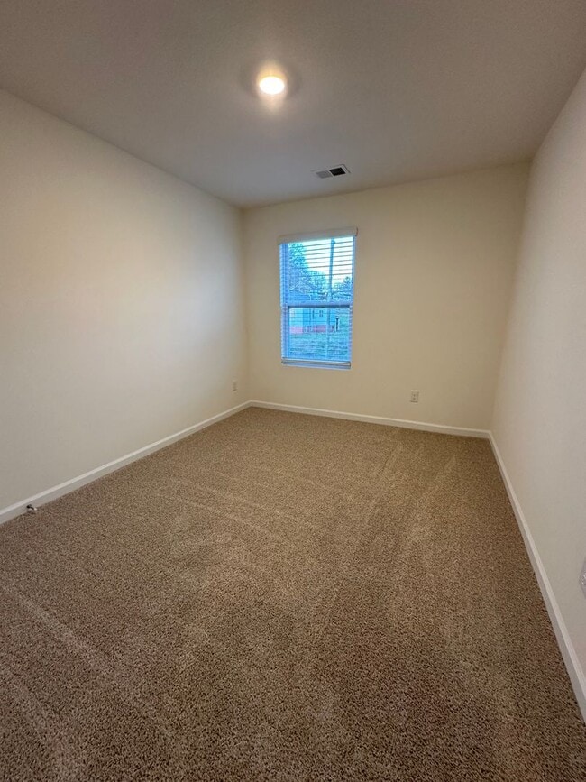 Building Photo - 3 Bedroom / 2.5 Bath Townhome Kingsport, TN