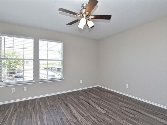 Building Photo - 1172 Shadow Creek Blvd