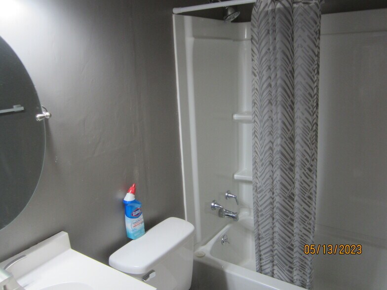 Bath - 517 Beaulah Ave