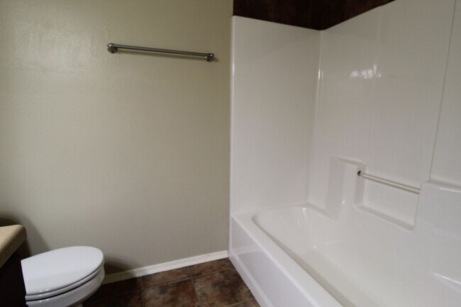 Building Photo - designed for comfort : 3 Bedroom 2 Bath