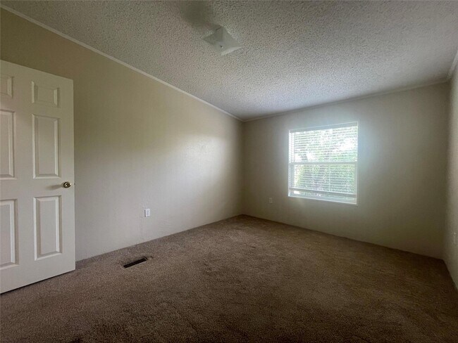 Building Photo - 1550 Alpine Trail