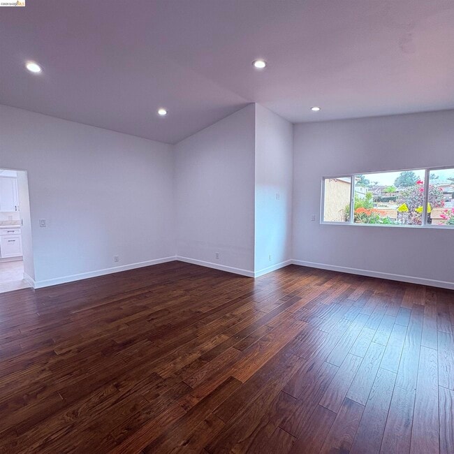 Building Photo - 1101 Hourglass Pl