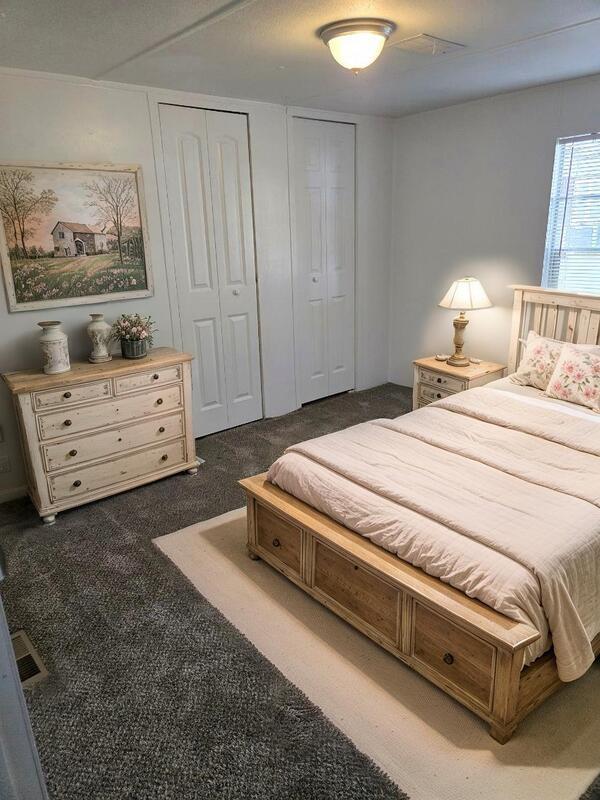 Building Photo - 721 Clear Creek Ave