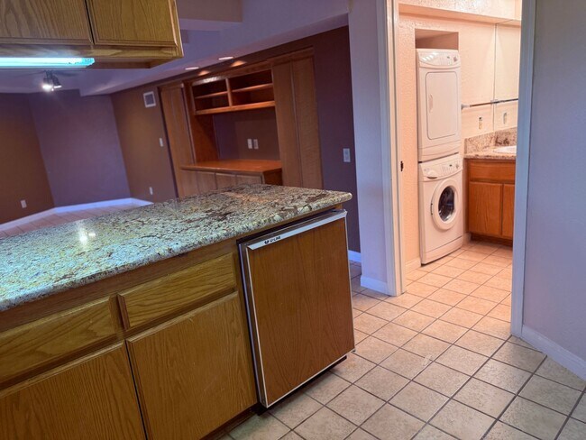 Building Photo - Ranch Bernardo Guest House 1br 1 bath granite kitchen All appliances Washer & Dryer  $2240 For Lease