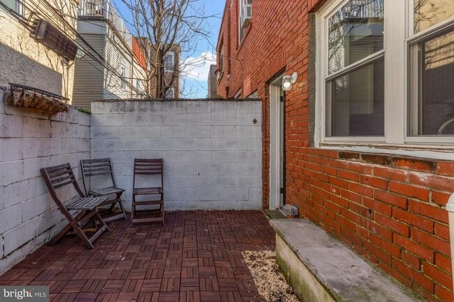 Building Photo - 625 Fernon St
