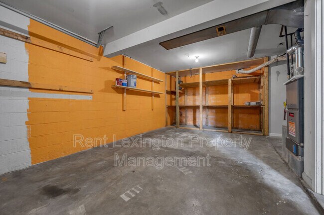 Building Photo - 833 Malabu Dr