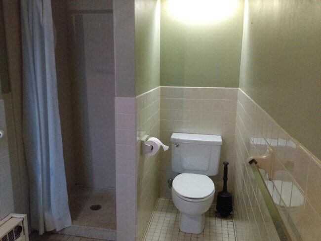 1 Bedroom Bathroom 3 - 112 US Oval