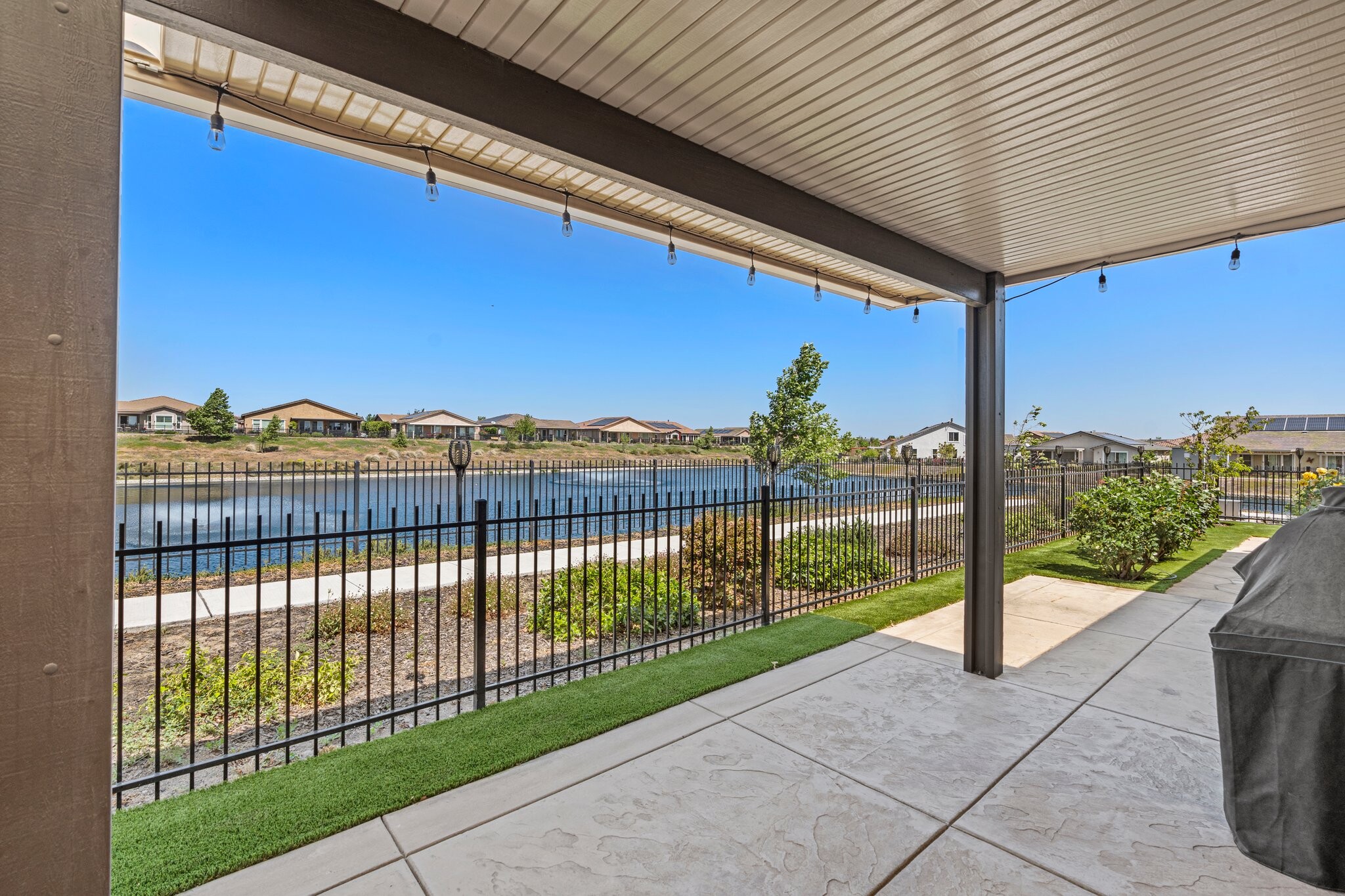 Building Photo - 377 Silver Ridge Dr