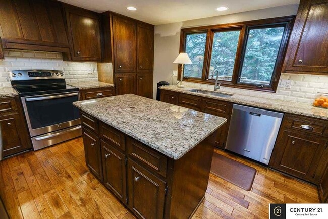 Building Photo - 845 Hidden Hills Dr