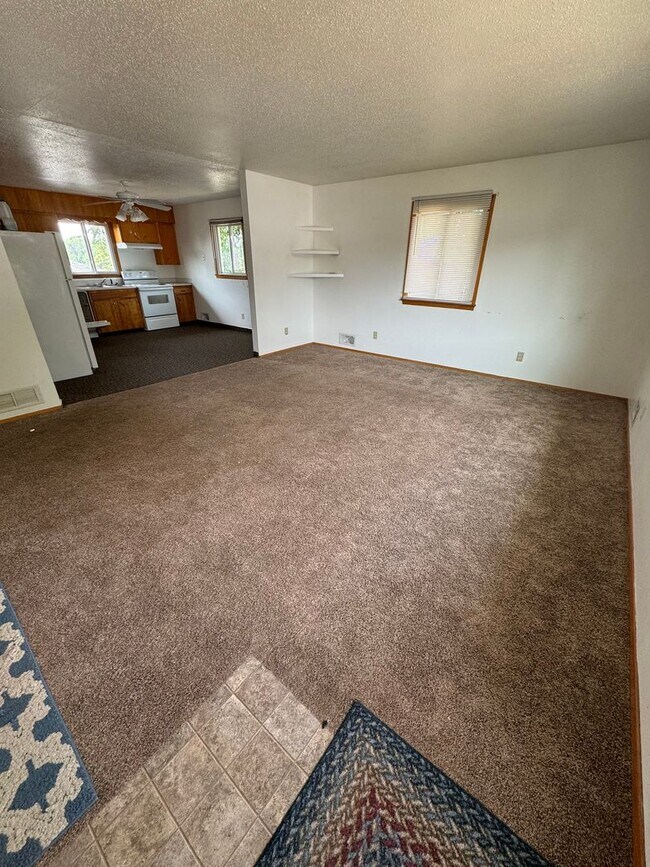 Building Photo - 1903 E Avenue B