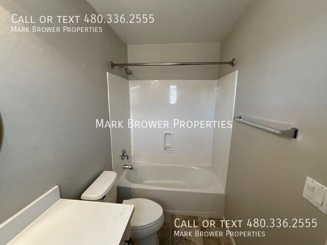 Building Photo - 2751 E Bart St