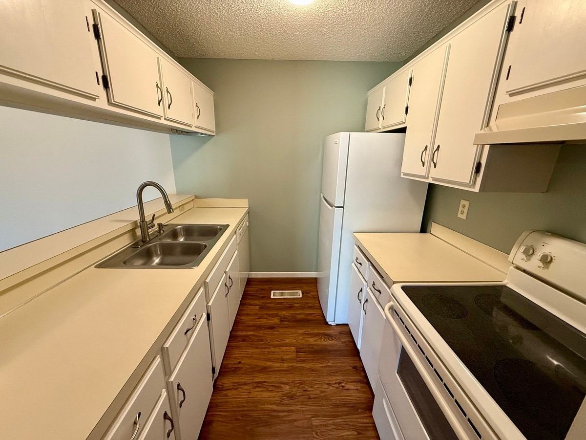 Building Photo - 8856 Jasmine Ln