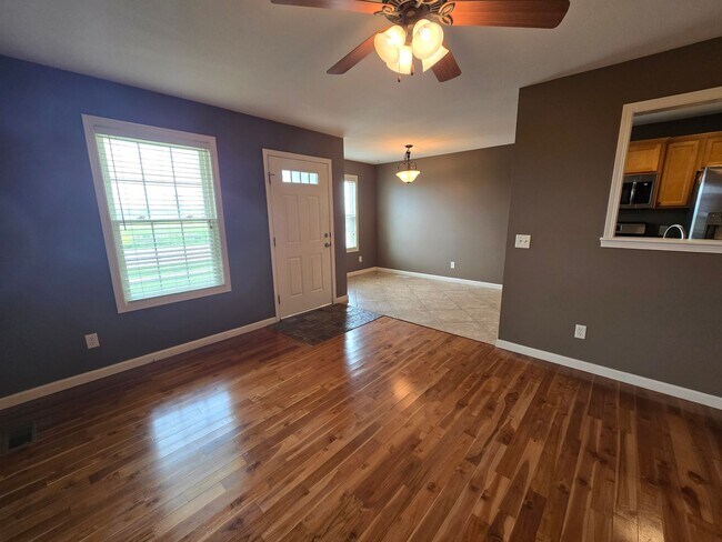 Building Photo - High End Duplex on Normal's East Side!