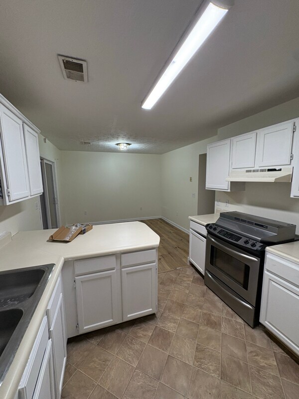 Building Photo - 304 S Keeneland Dr