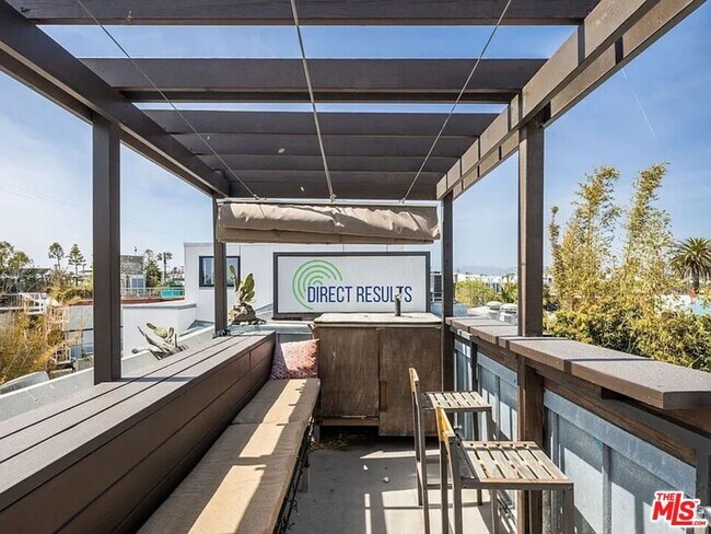 Building Photo - 815 Hampton Dr