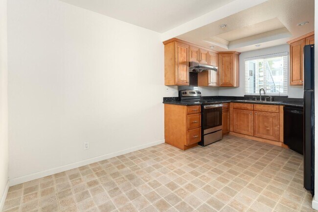 Building Photo - 208 Sequim Common