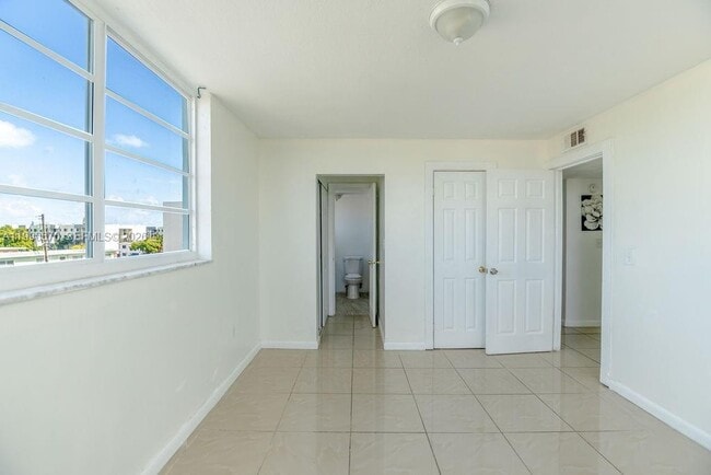 Building Photo - 1990 Marseille Dr