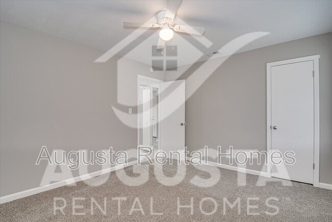 Building Photo - 168 Conifer Dr