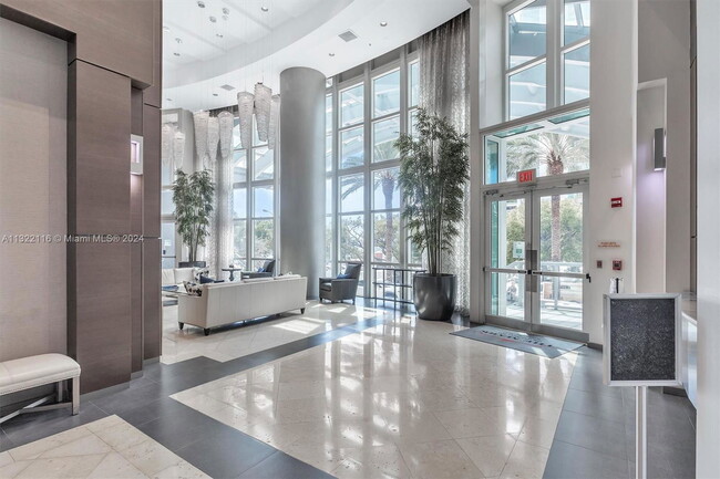 Building Photo - 1155 Brickell Bay Dr