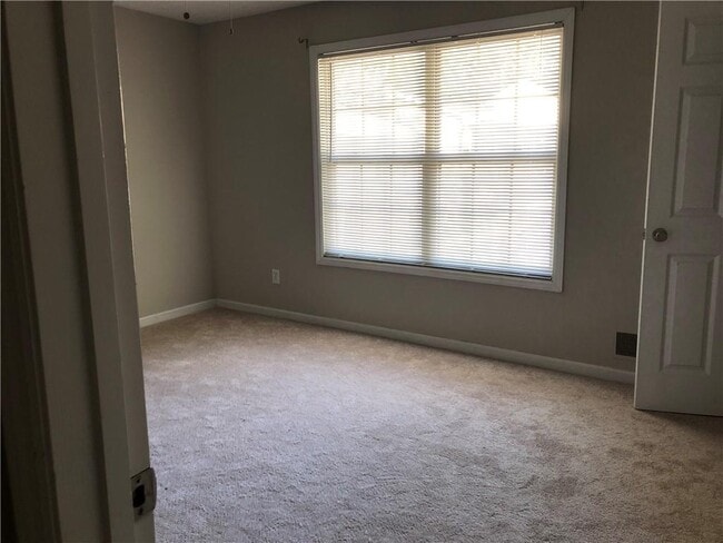 Building Photo - 16 Villa Ct SE