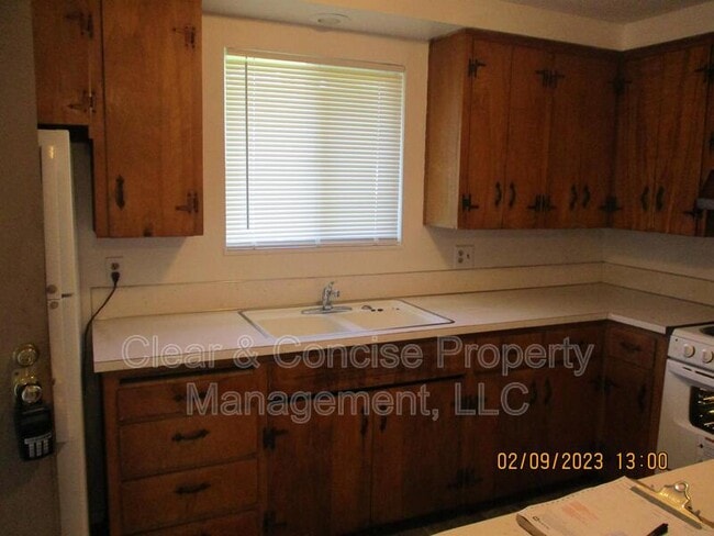 Building Photo - 1337 Laura St