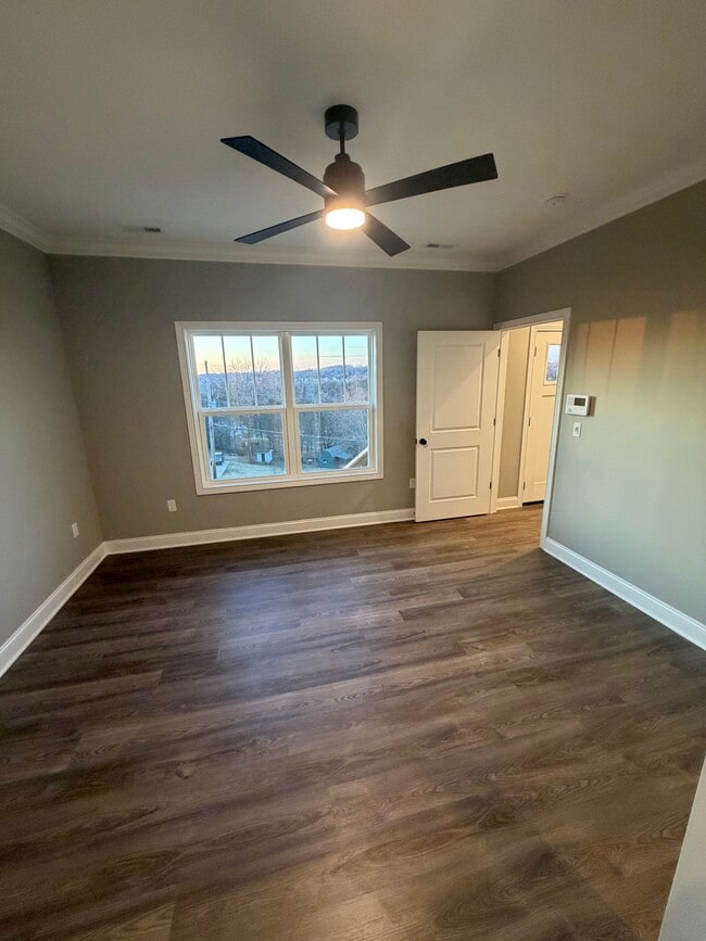 Building Photo - 955 Oakwood Estates Dr