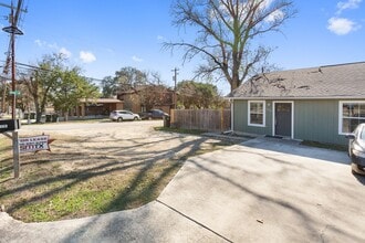 Building Photo - 901-903 Allen St