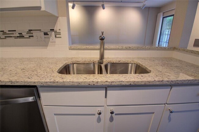 Building Photo - 1306 Norwalk Ln