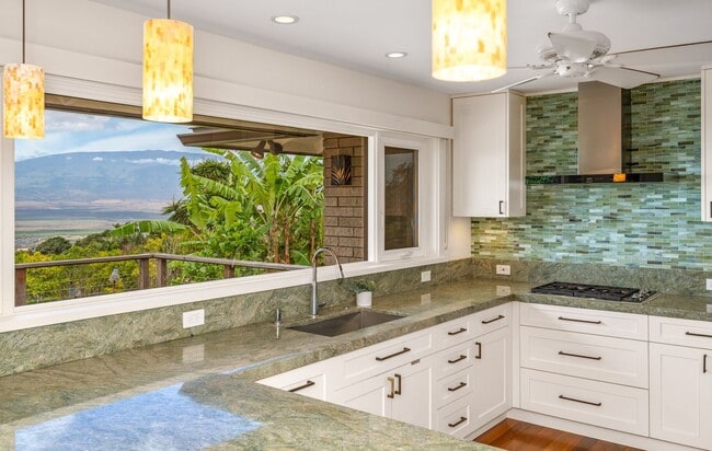 Building Photo - Beautiful Custom Built Home in Wailuku Heights, 2 Bed/3 Bath with Flex Room, Magnificent Ocean/Mo...