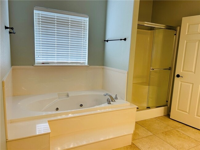 Building Photo - 15 Mills Dr