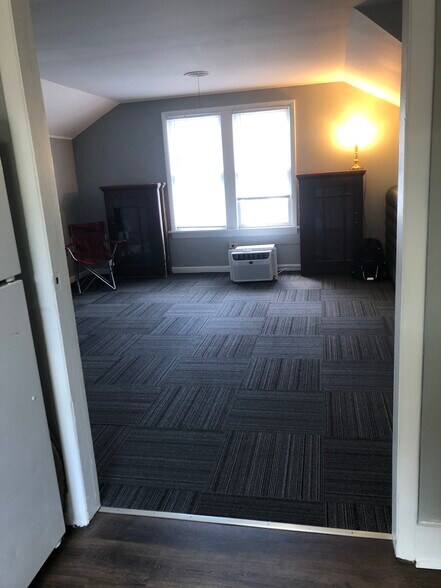 Living room - 1012 W Armstrong Ave