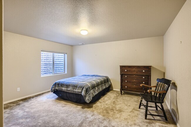 Building Photo - Flying Horse home for rent on Cake Bread!