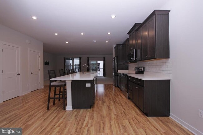 Building Photo - 43808 Middleway Ter