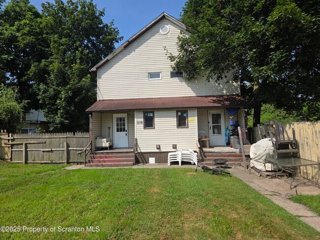 Primary Photo - 519 Front St