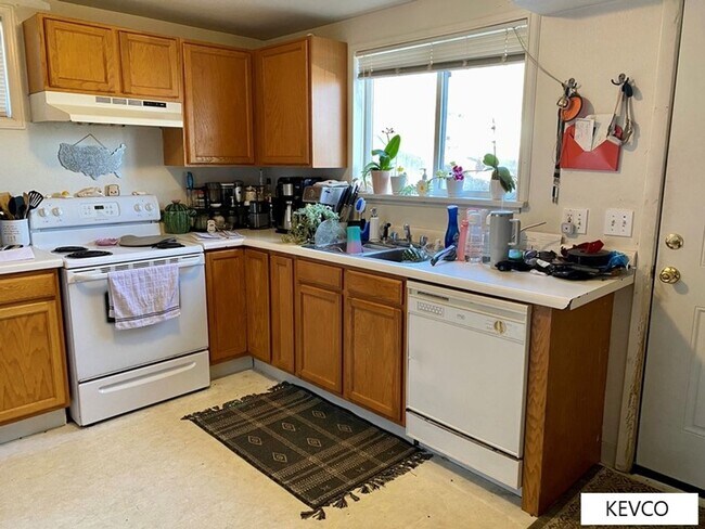 Building Photo - 1236 Maple St