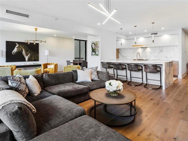 Building Photo - 2660 Peachtree Rd NW