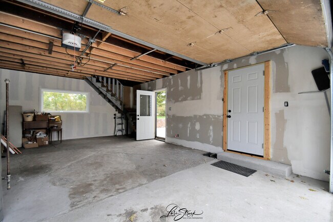 Building Photo - 635 E Prairie Ave