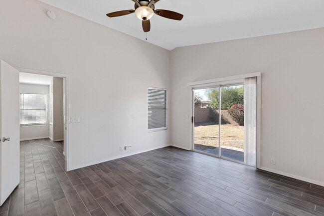 Building Photo - 302 N Hudson Pl