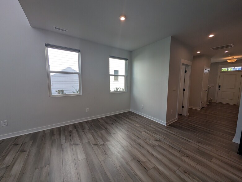 Building Photo - Room in Townhome on Munsing Dr