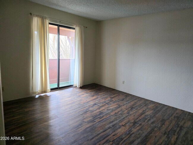 Building Photo - 455 N Tegner St