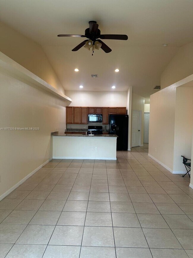 Building Photo - 409 Nicholas Pkwy W