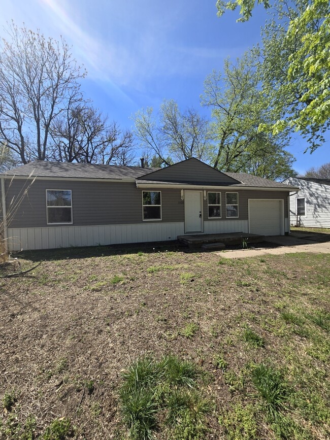 Building Photo - 1121 Luther E