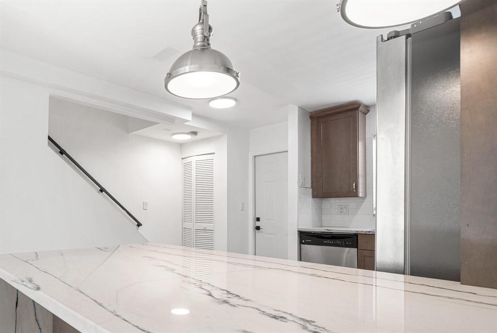 Building Photo - 809 W Oakland Park Blvd