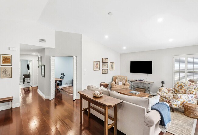 Building Photo - 2579 Bedford Mews Dr