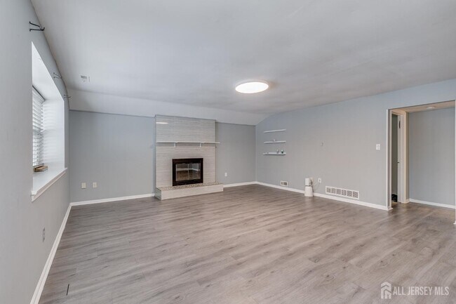 Building Photo - 45 Stratford Ln