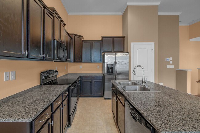 Building Photo - Beautiful Condo Minutes from Ballantyne wi...