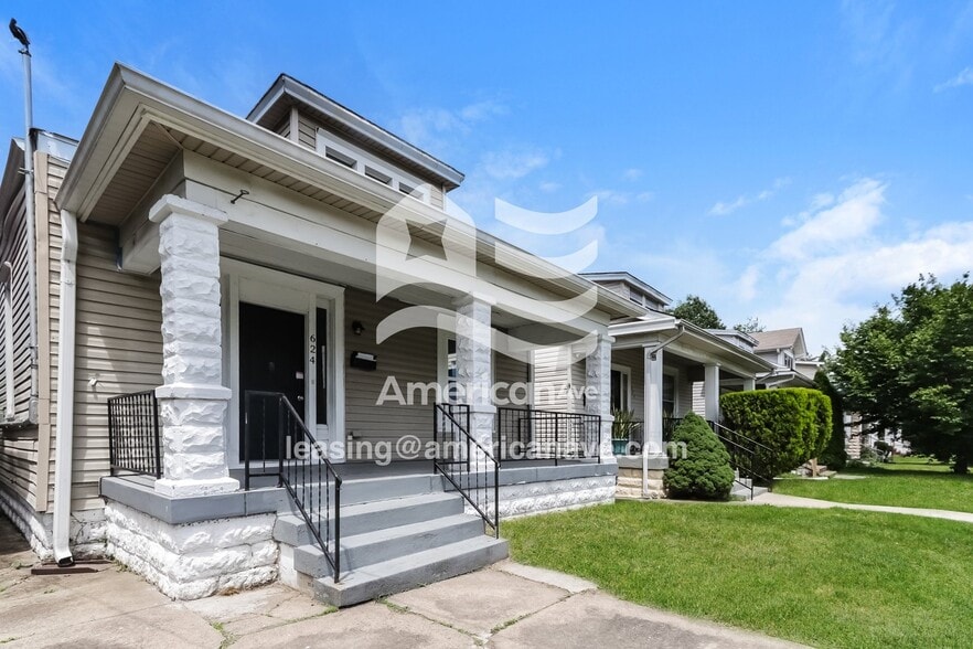 Building Photo - 624 S 38th St